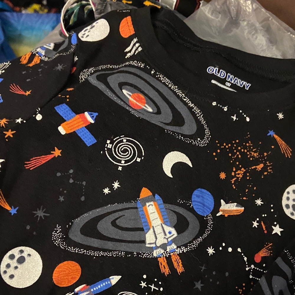 Old Navy Black Short Sleeve top  Pajamas with Space Rocket & Planet Graphics 6T